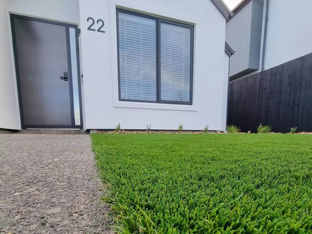 does artificial grass get mouldy